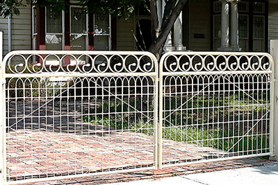 Camberwell driveway woven wire gates